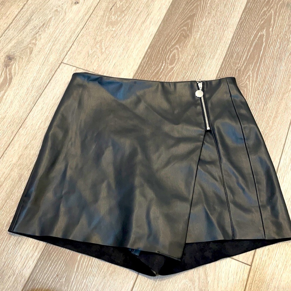 Zara black leather skort